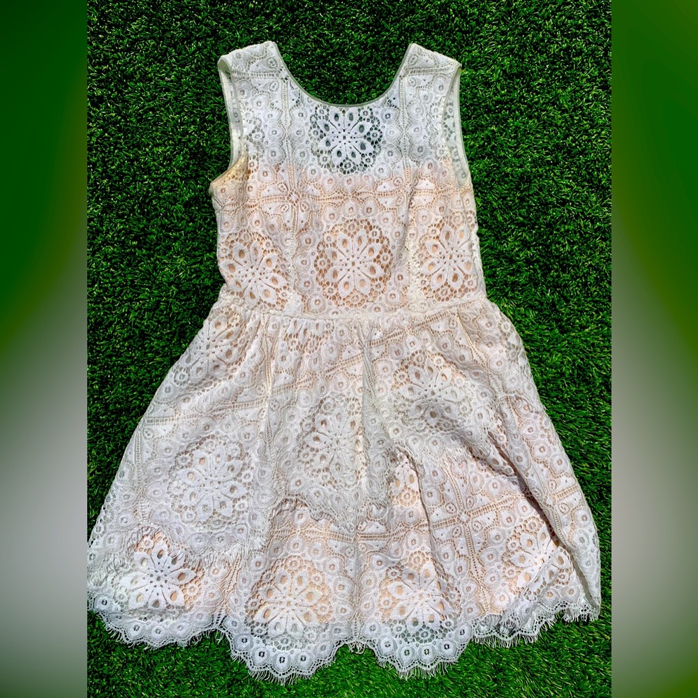 Lace nude mini dress with lace flowers